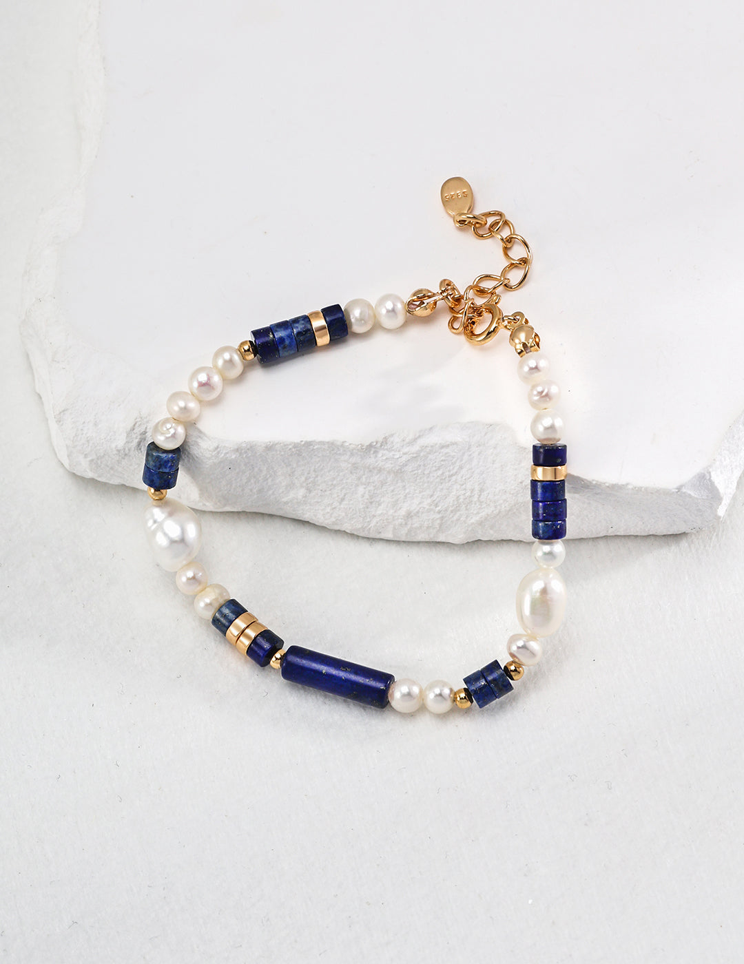 Lapis Lazuli and pearl bracelet in blue and white – energy jewelry by RXY-Jewelry
