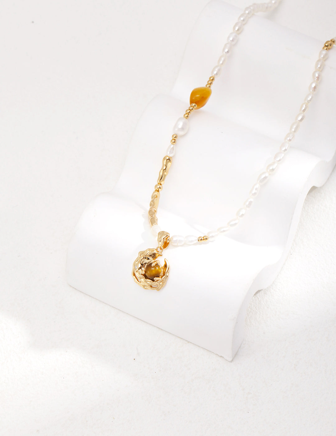 Agate pearl and gemstone necklace – natural elegance by RXY