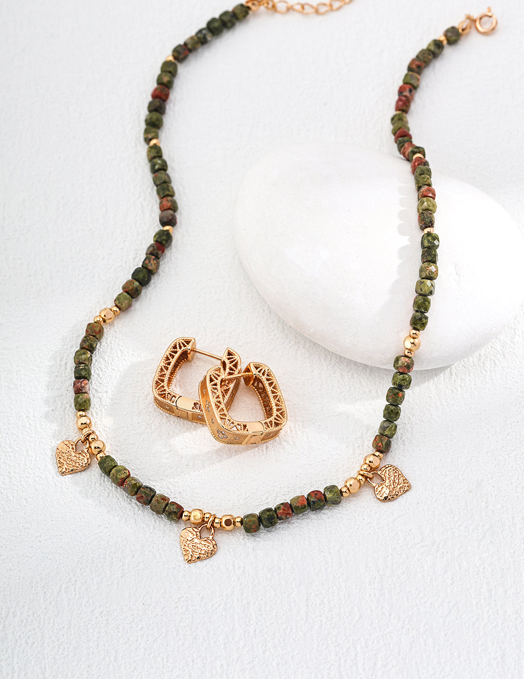 Green agalmatolite and pearl necklace – earthy gemstone elegance by RXYJewelry